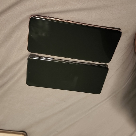 Samsung Galaxy S20 - Picture 2 of 2